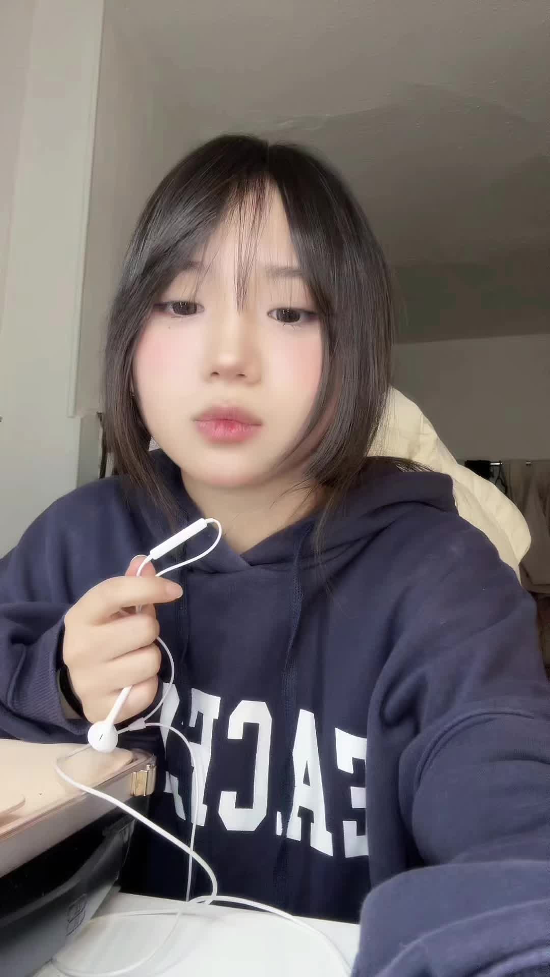 @emi ୨୧