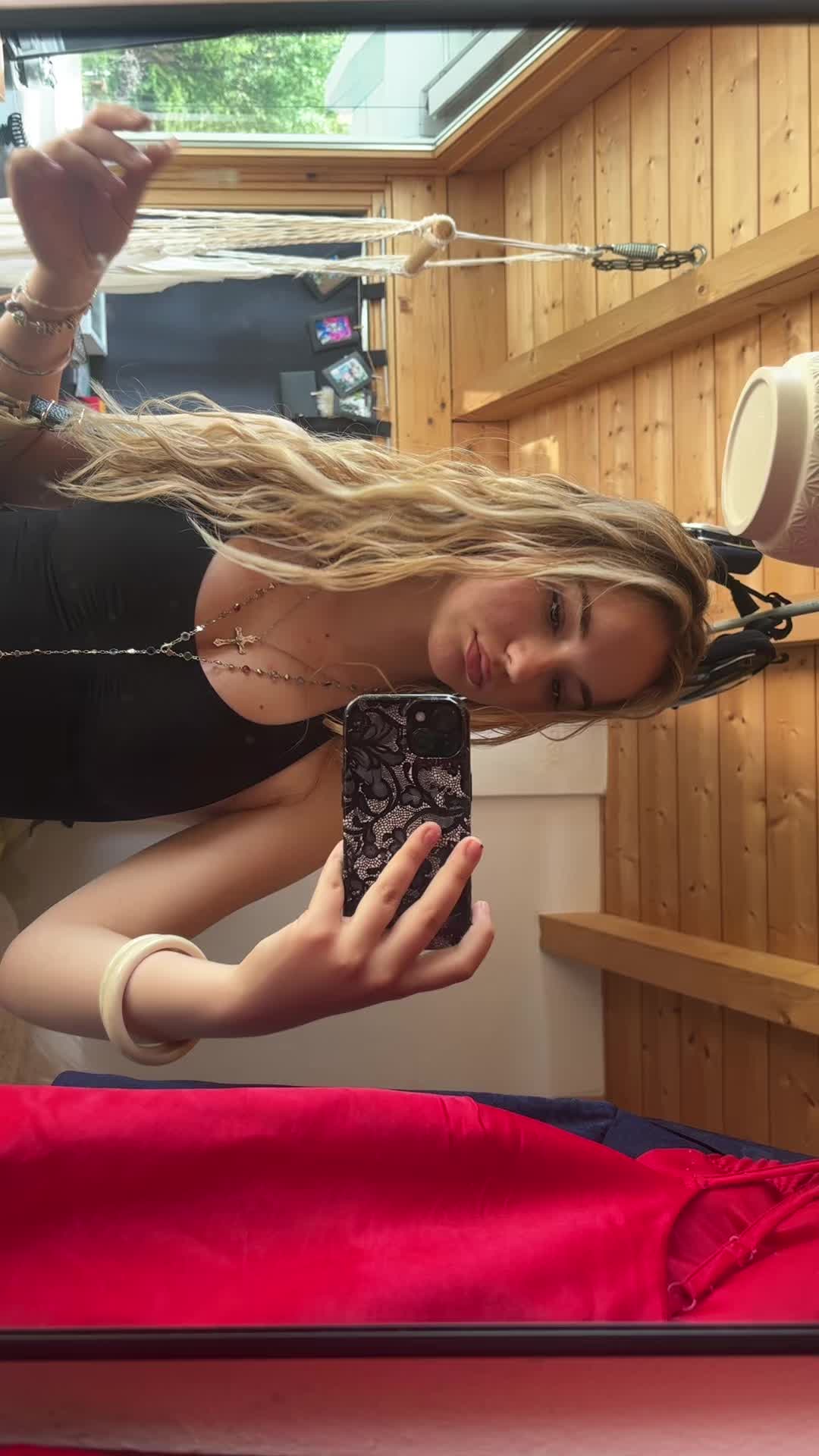 @Melinas.glitzer.party