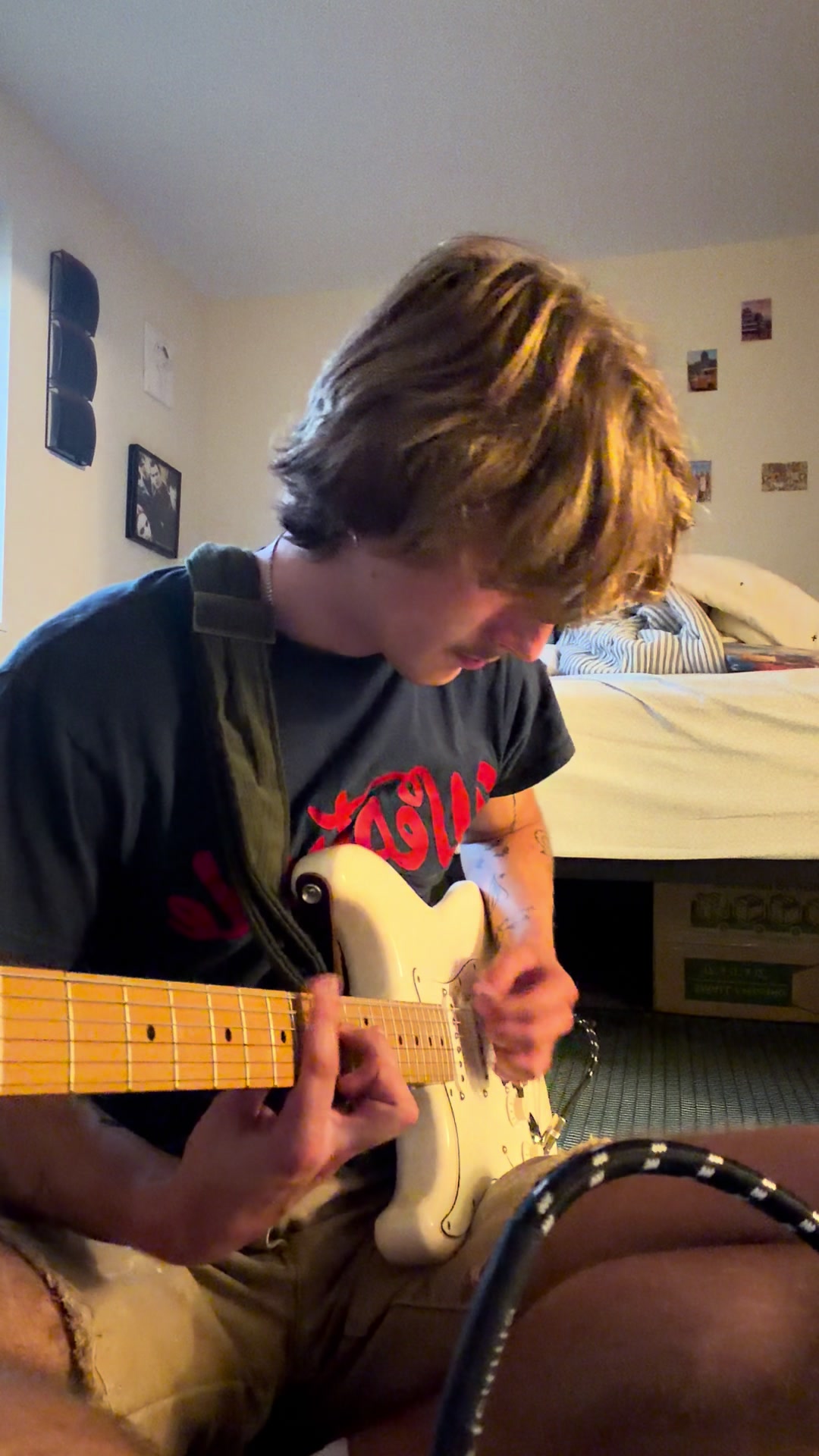 @Aydenand6strings