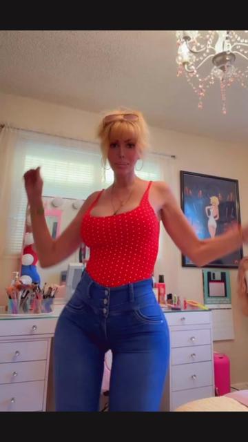 @RaquelFox
