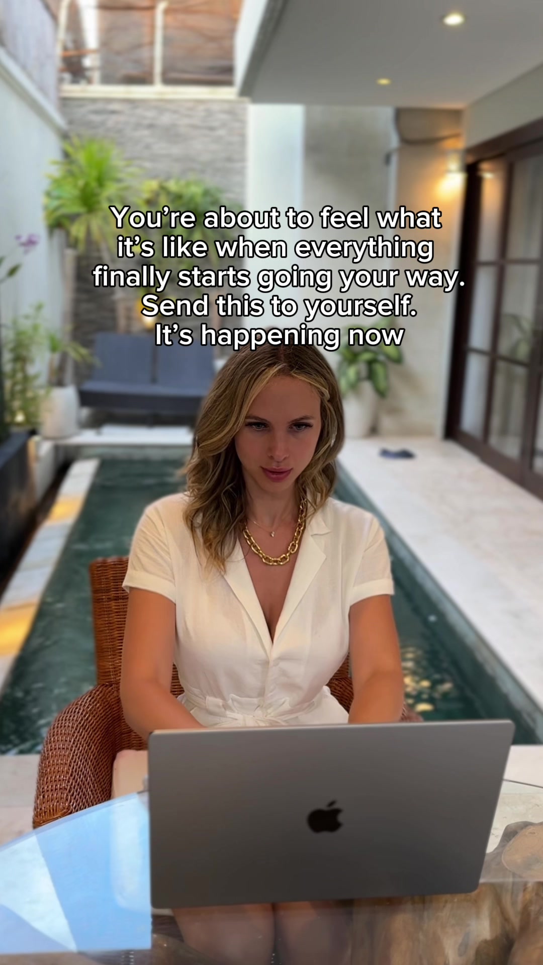 @Hypnotist | Julia Hankins