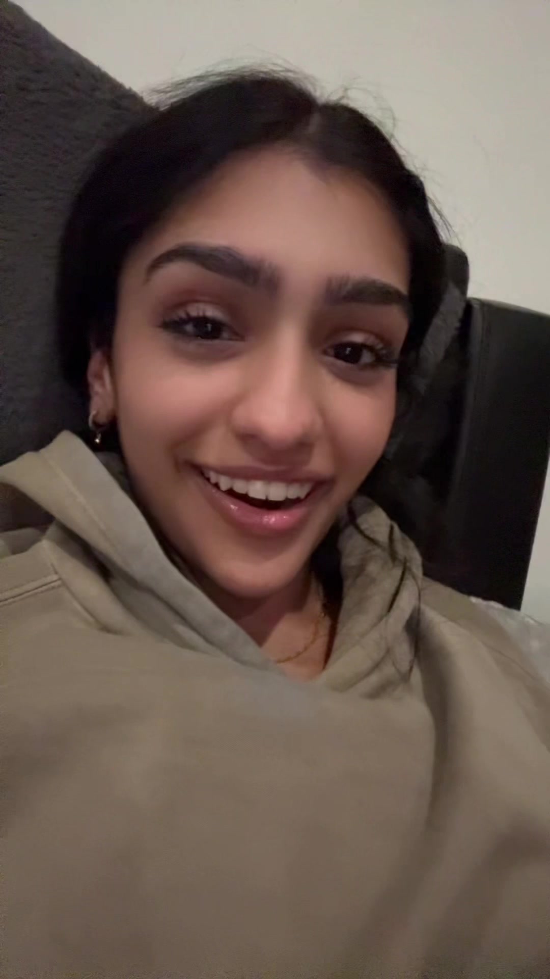 @hiya