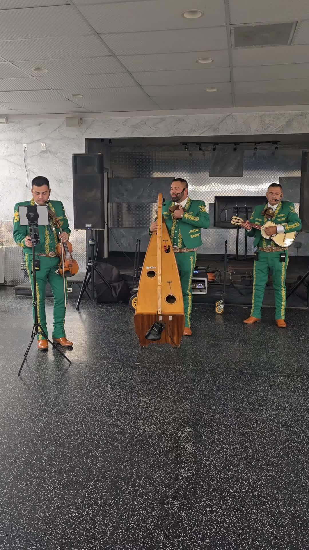 @Mariachi Trio Generaci&oacute;n