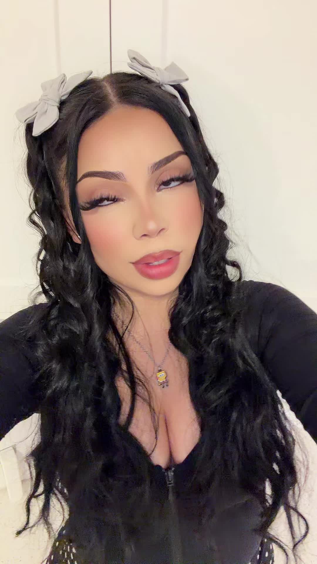 @𝔑𝔦𝔨𝔨𝔦 𝔪𝔞𝔯𝔱𝔦𝔫𝔢𝔷