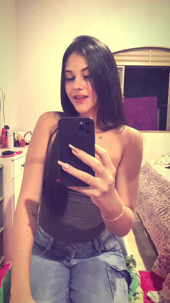 @julia vit&oacute;ria
