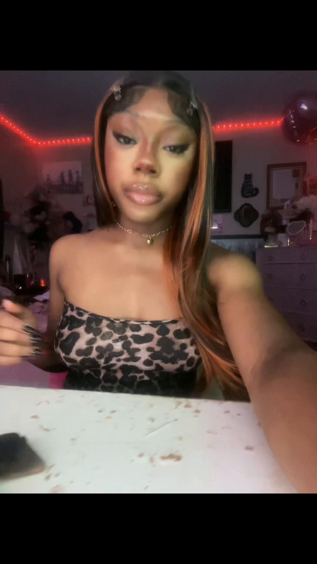 @LeonnaMarie ᥫ᭡