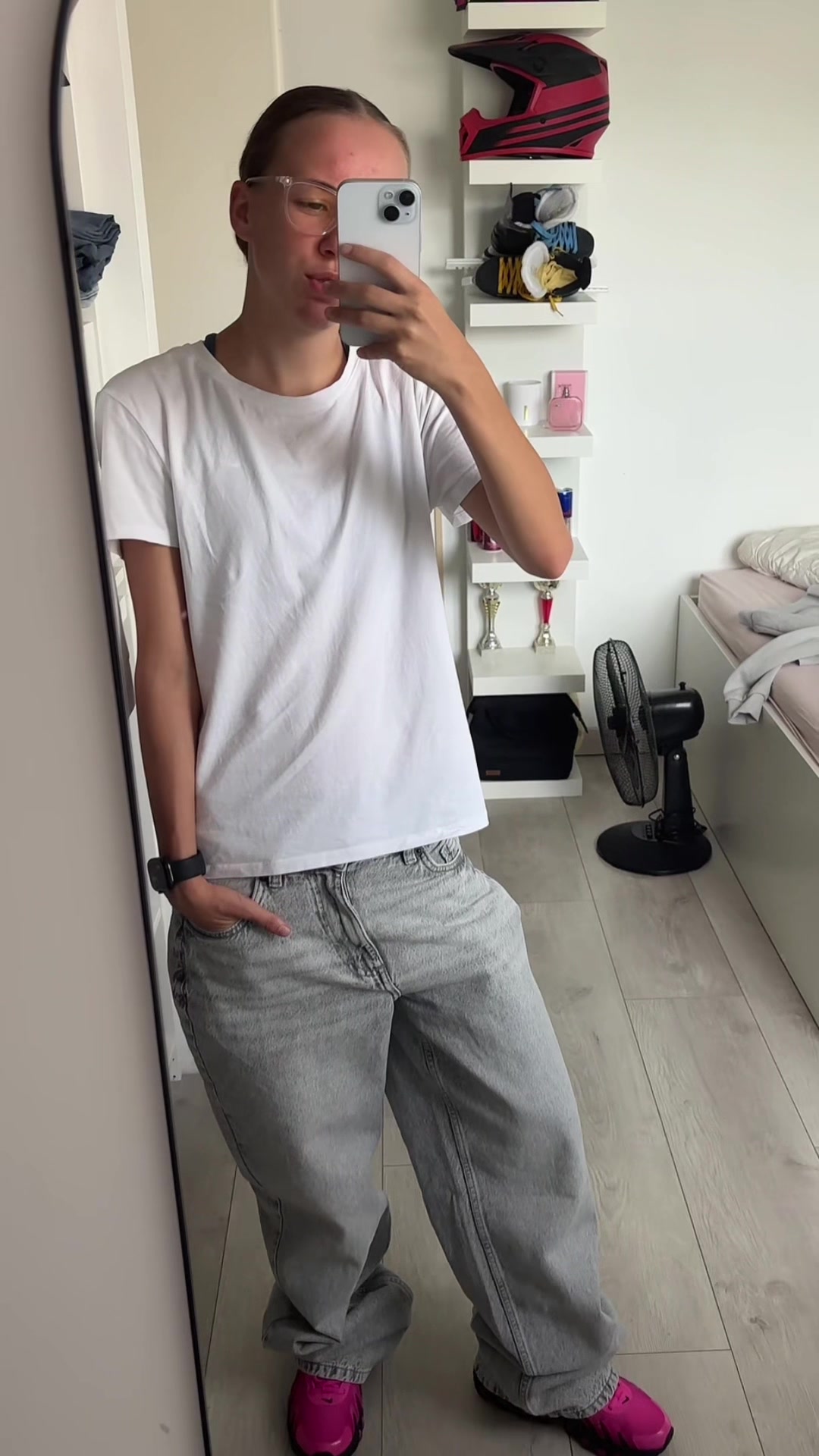 @𝐜𝐥𝟒𝐫𝐚.😶&zwj;🌫️