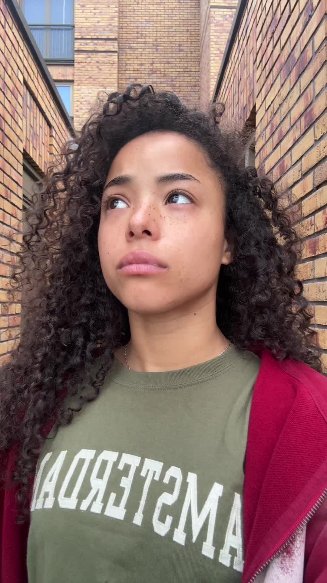 @A&iuml;sha Vis