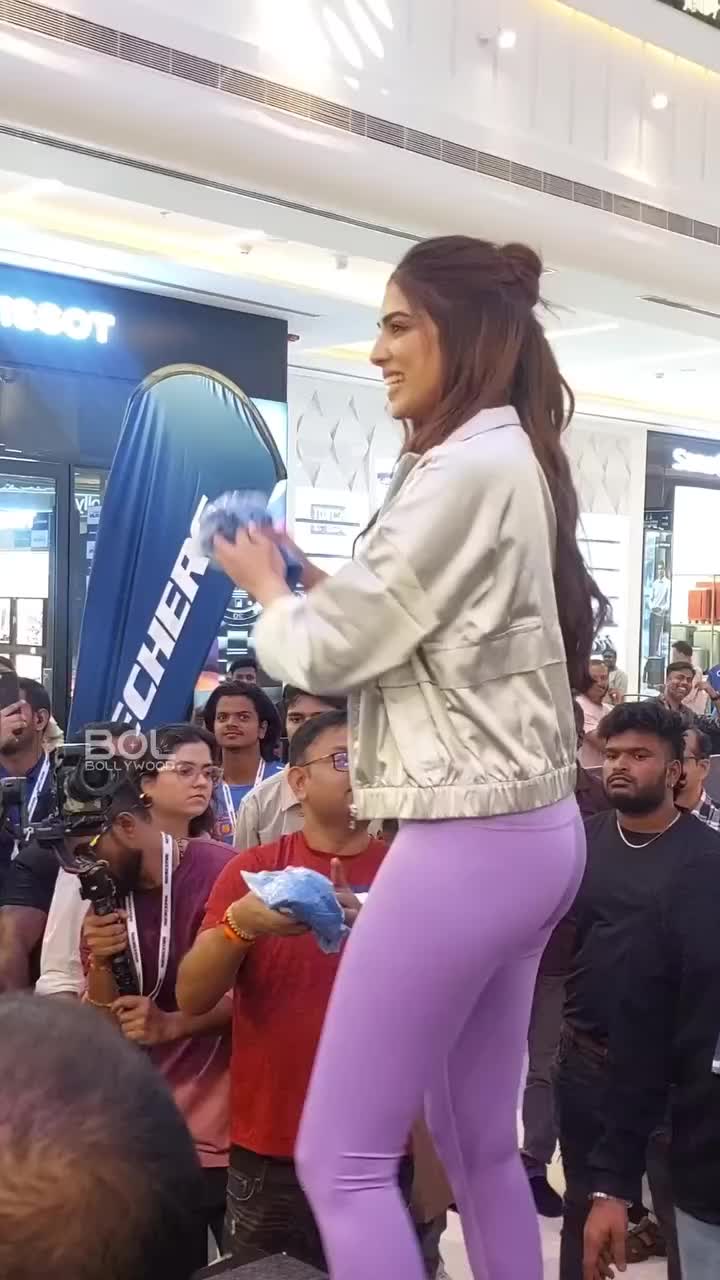 @Malavika Mohanan 💫