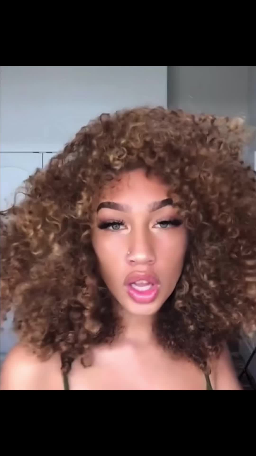 @⃟