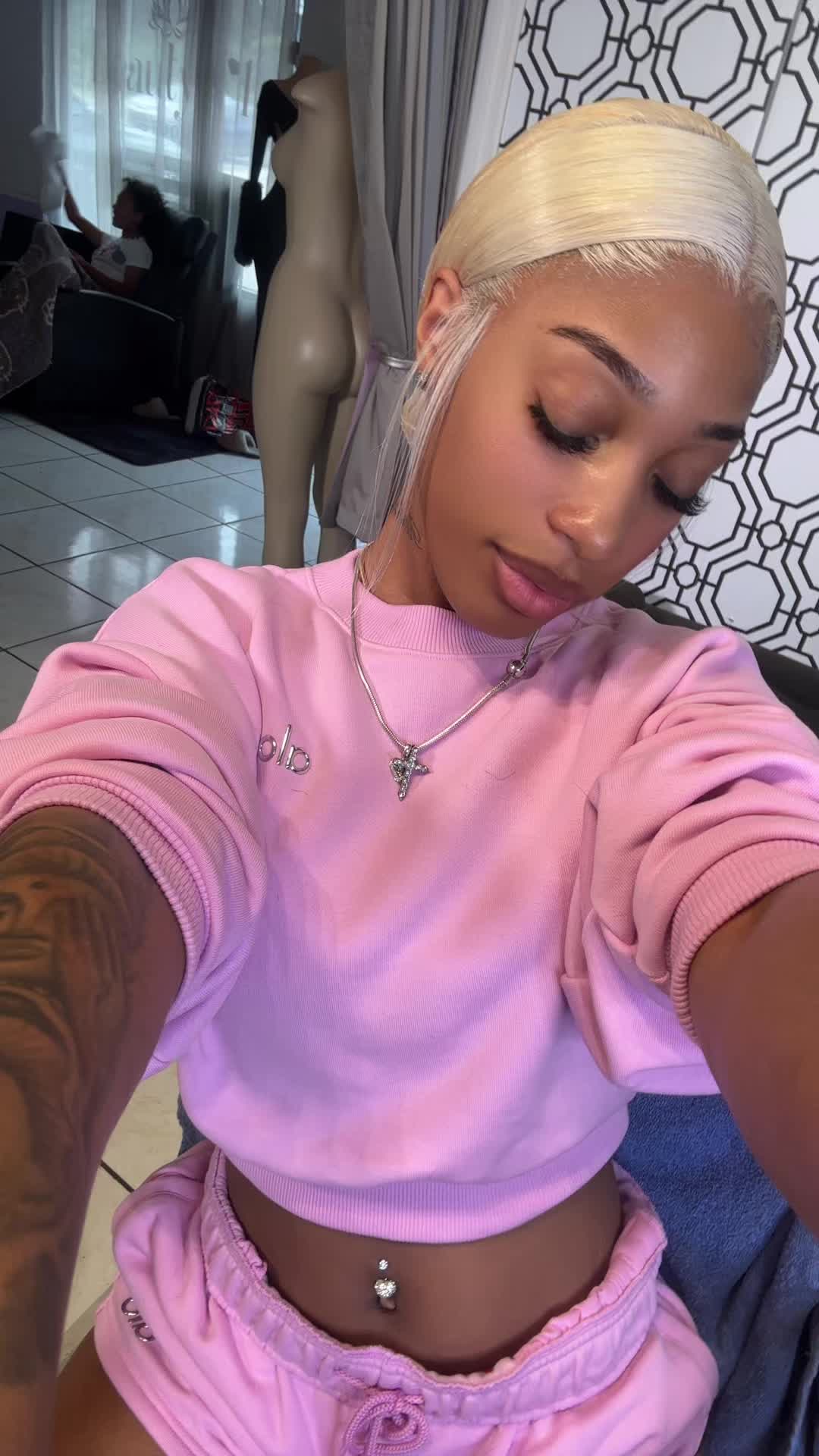@AsiaLatrese