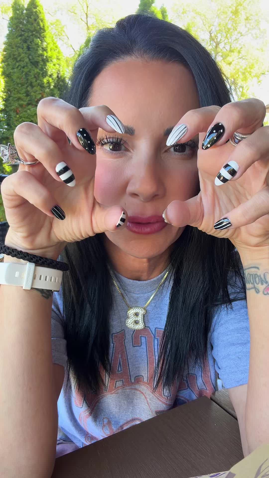 @stayseebeee 🖤