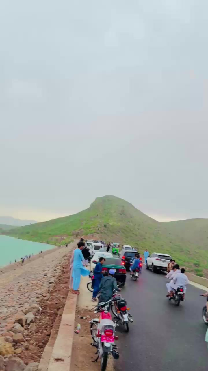 @HOZAIFA KHAN 😎