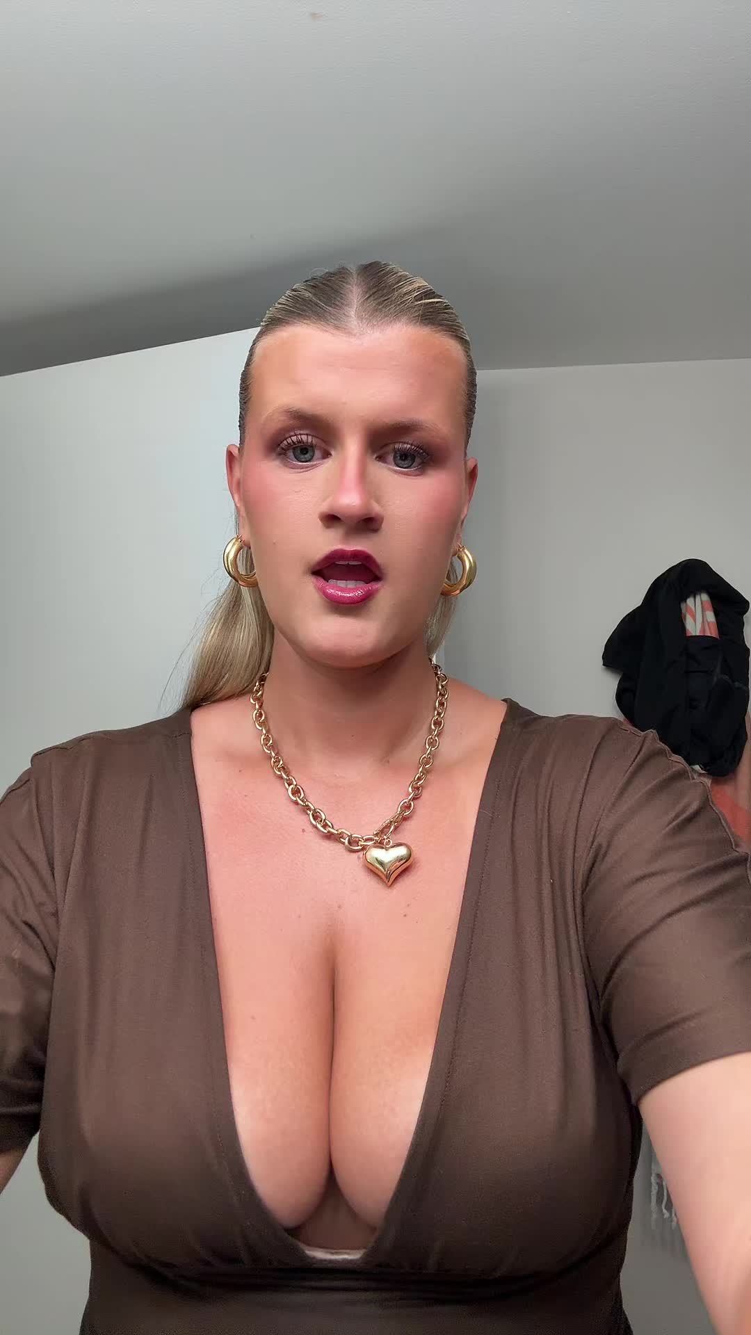@￼