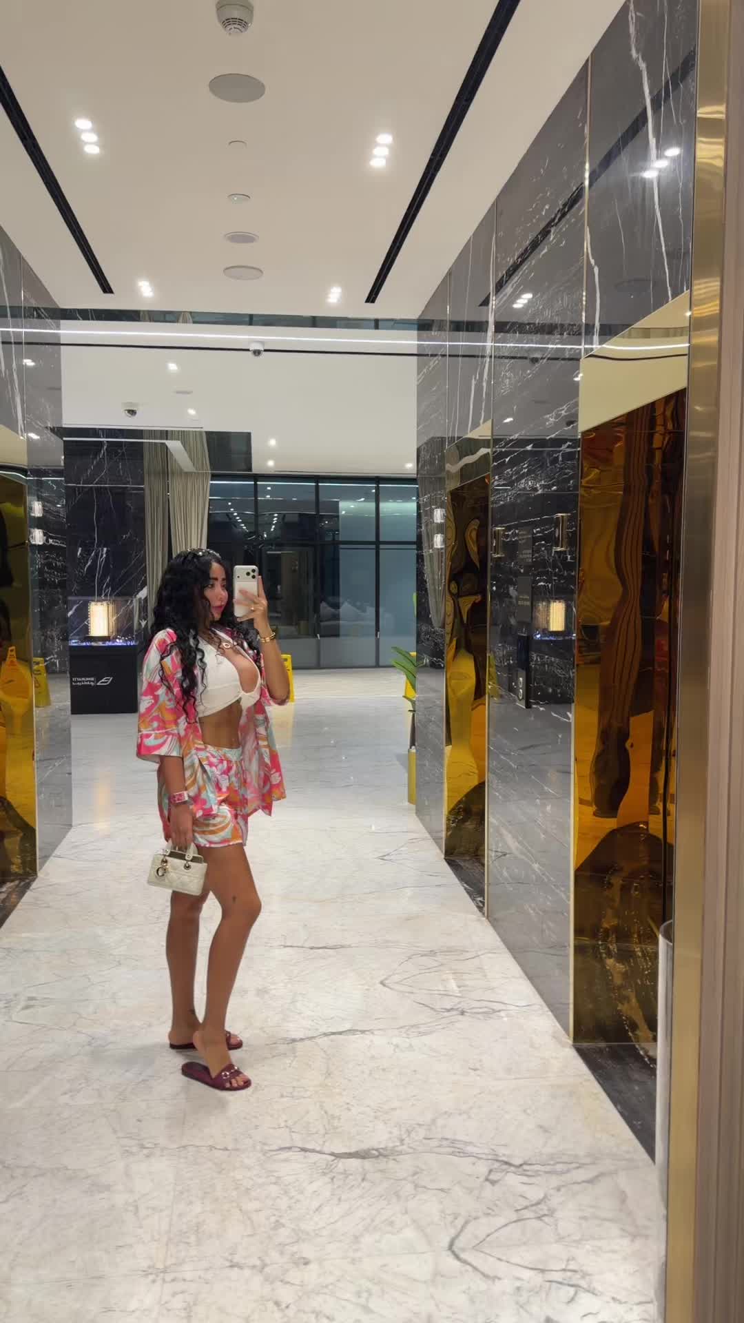 @melikam.mo
