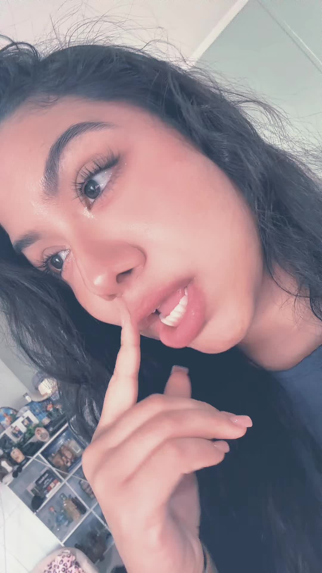 @Giselle Posada Official