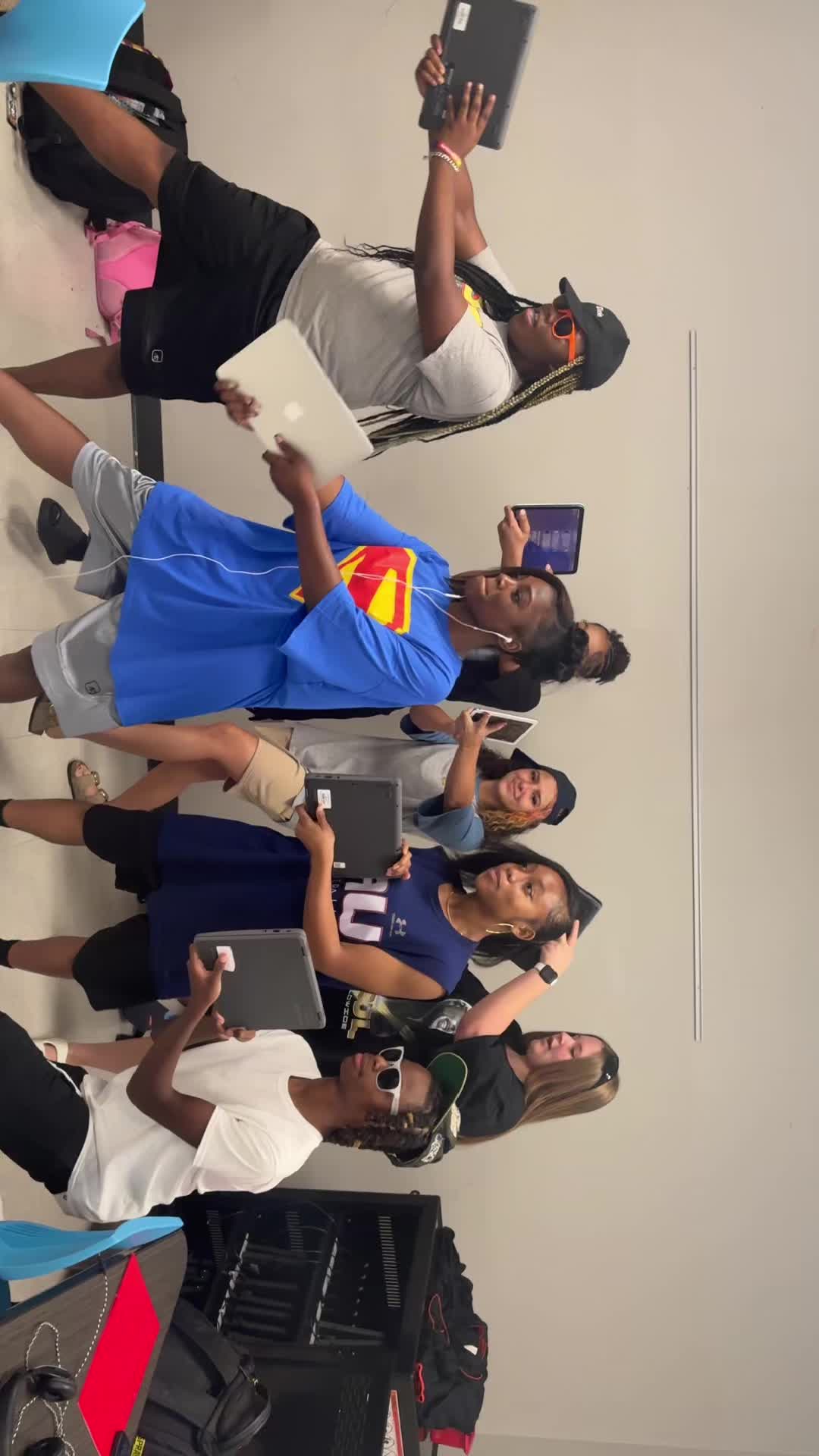 @🫶🏾