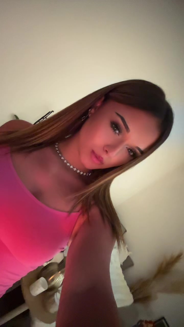 @_elena_