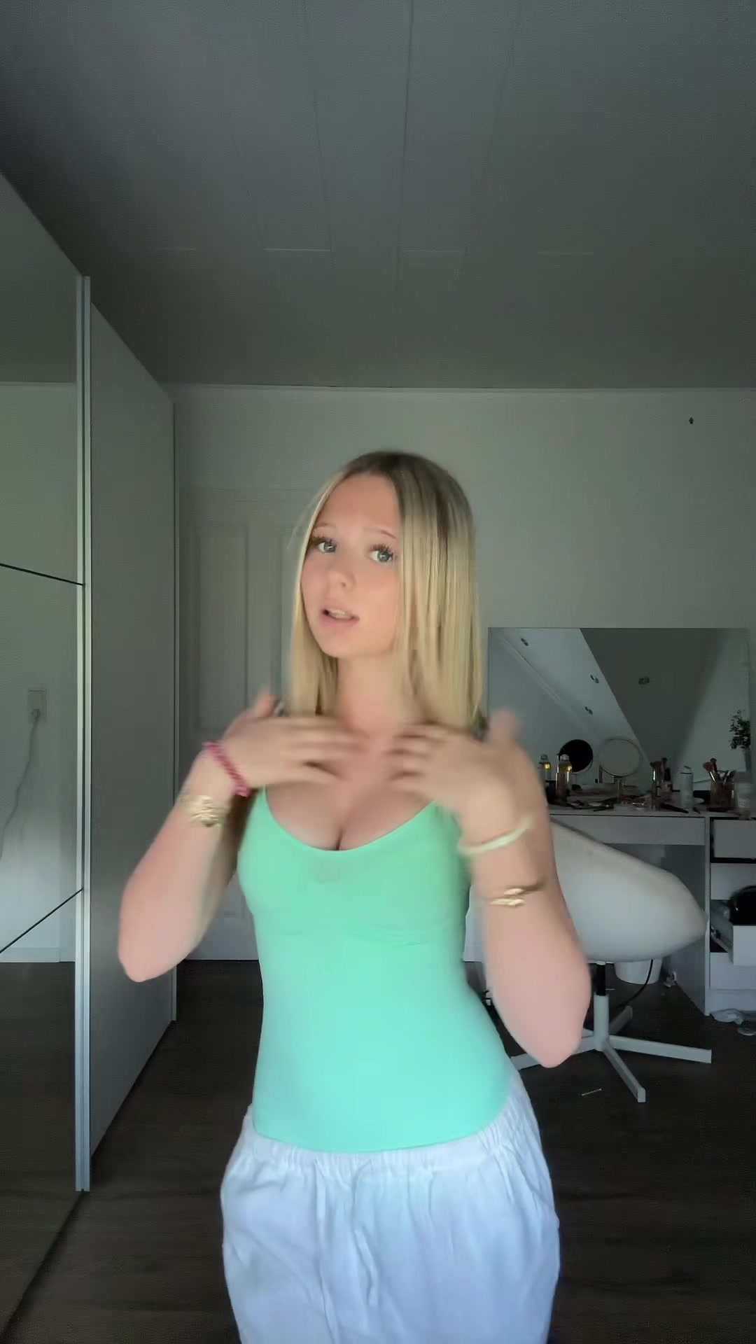 @thalia.pae