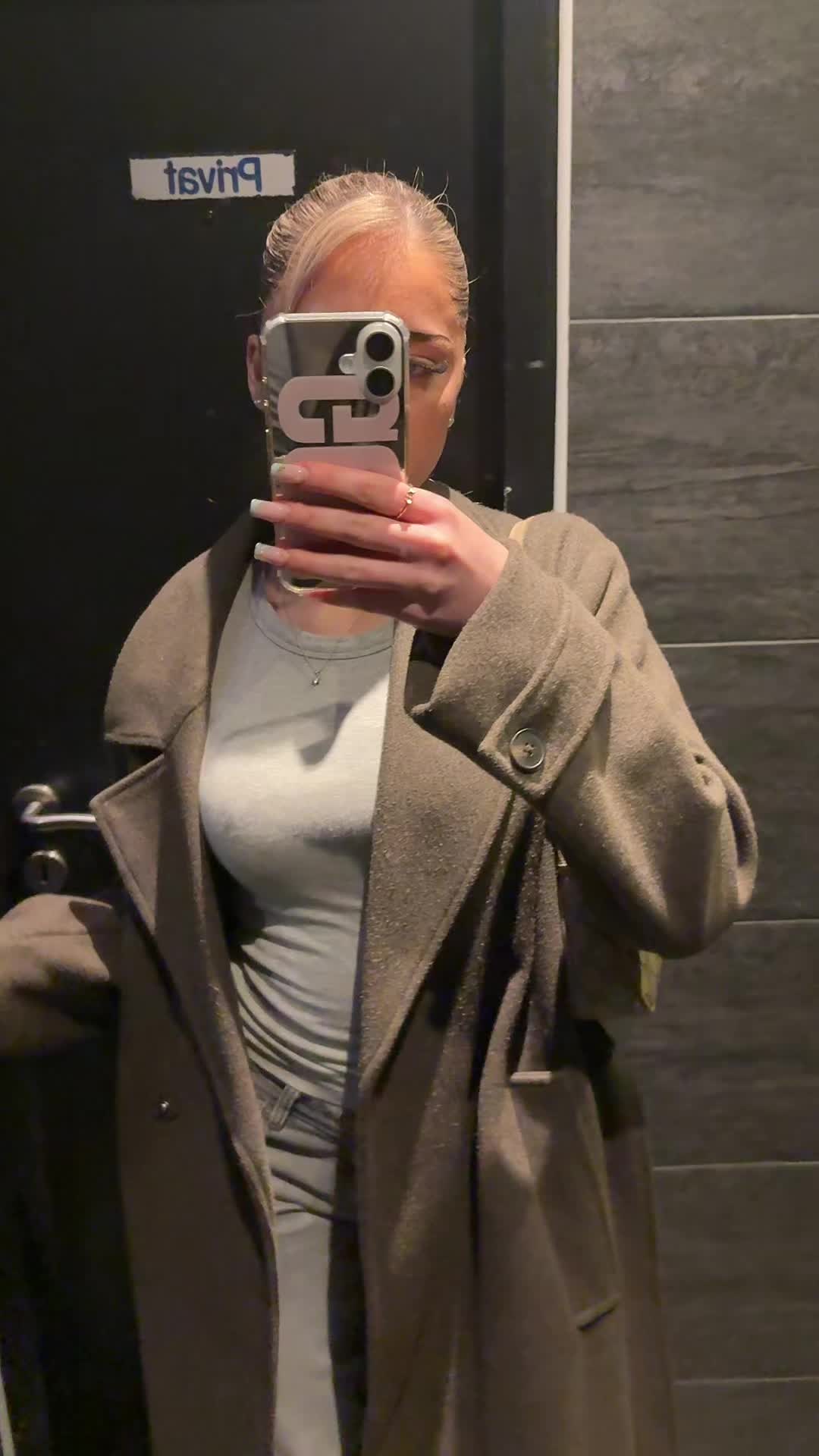 @𝑒𝓂𝒾𝓁𝒾𝒶