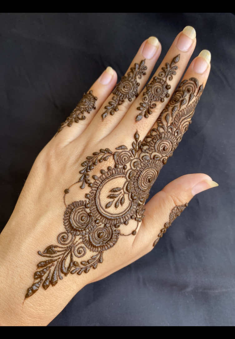@Afifa_henna