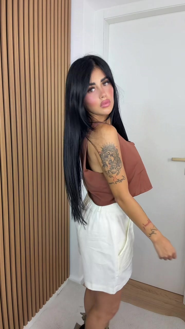 @Iconic look