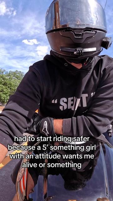 @syLLyMoto