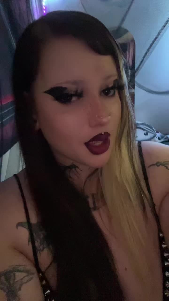 @aly🧛&zwj;♀️