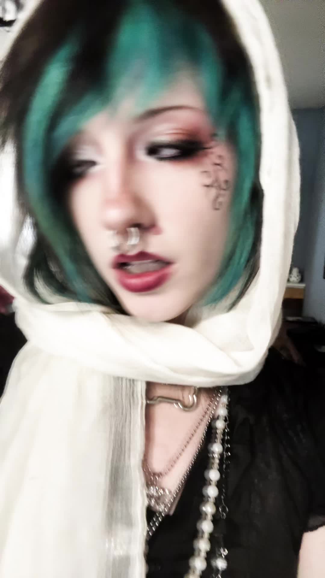 @ash (^_−)−☆