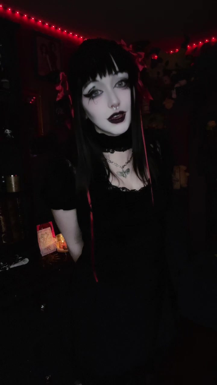 @🦇 𝕳𝖔𝖓𝖊𝖞 𝕭𝖆𝖙 🦇