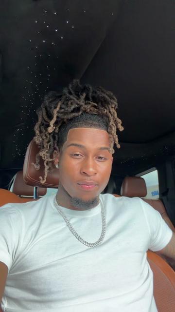@sofamousjay_