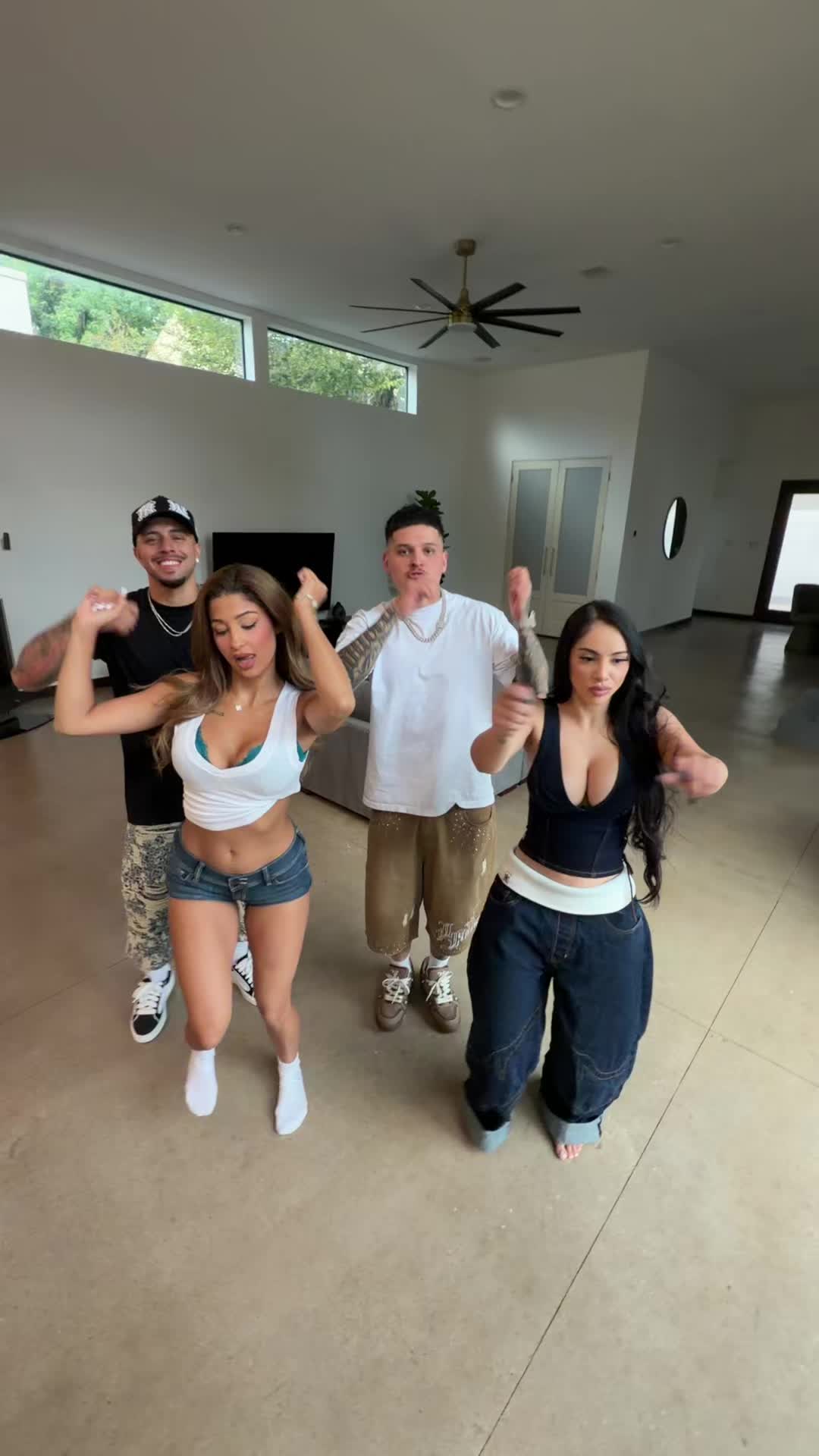 @Bkleaan