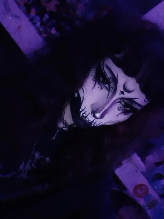 @⦻live ⁉️