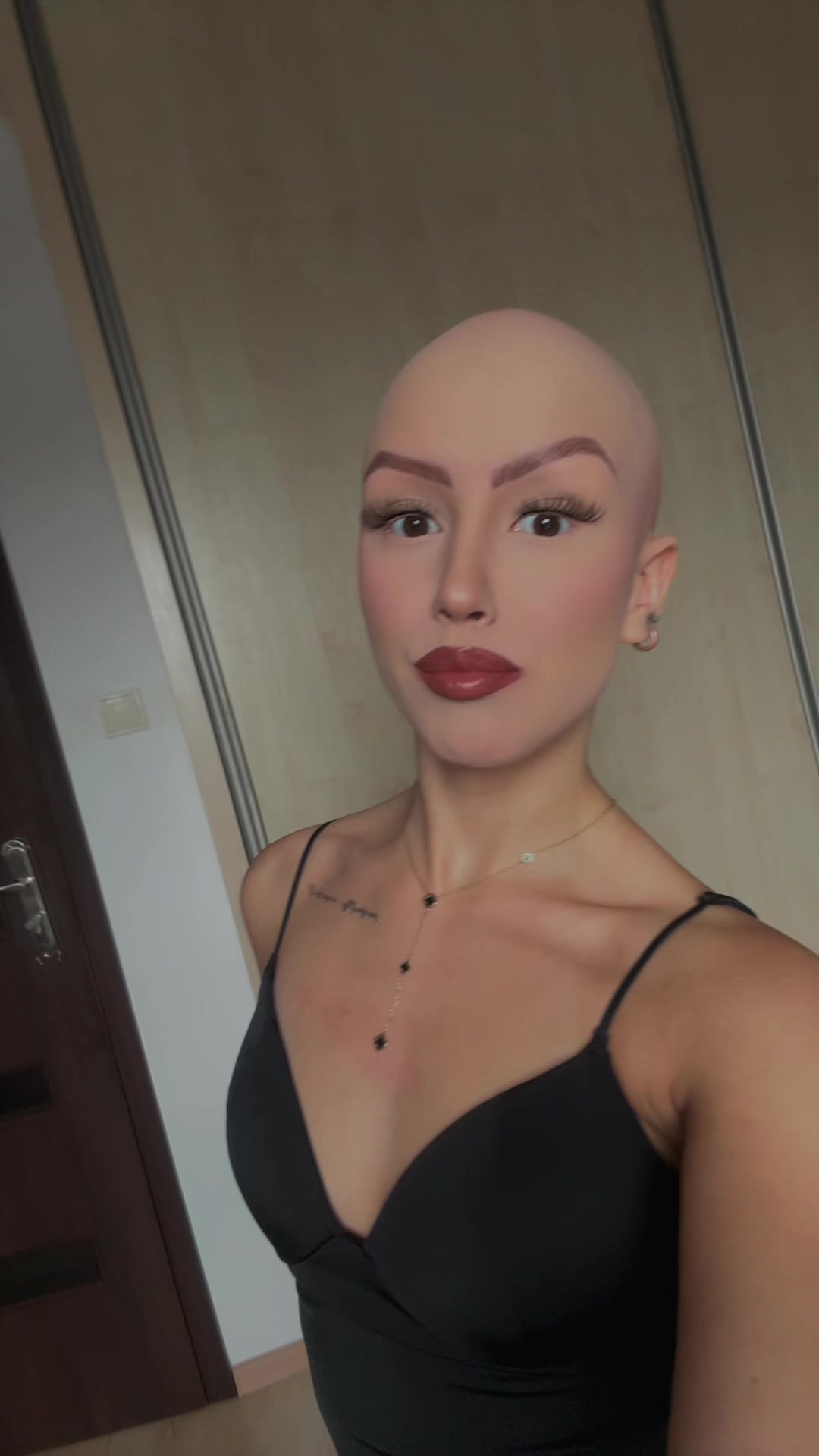 @alastraz_