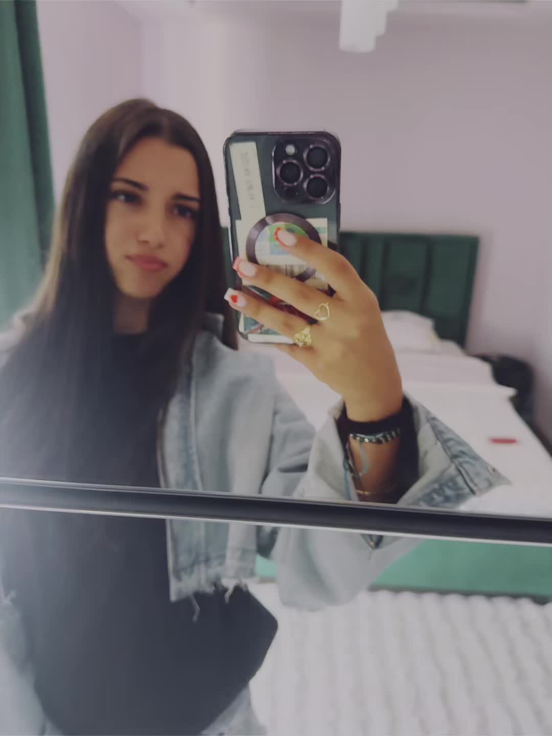 @Thereal𝓵𝓪𝓿𝓲𝓷𝓲𝓪💋