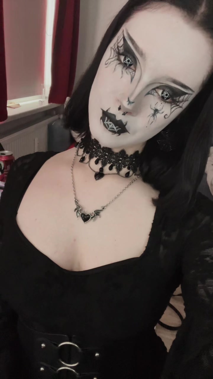 @Klara🧟♀️