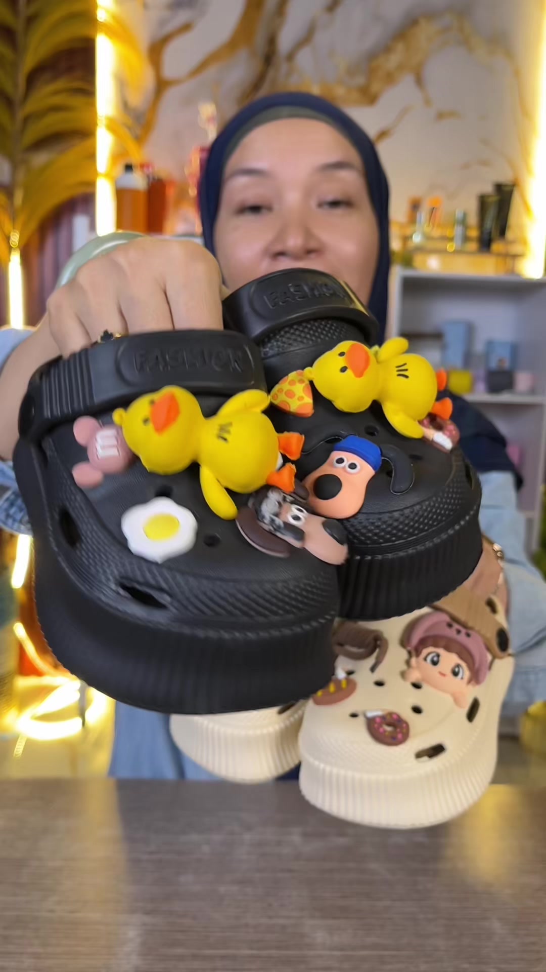 @LELI si paling TAS dan SANDAL