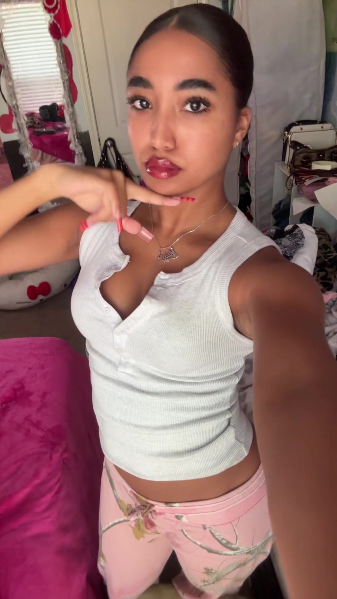 @milenadavis._