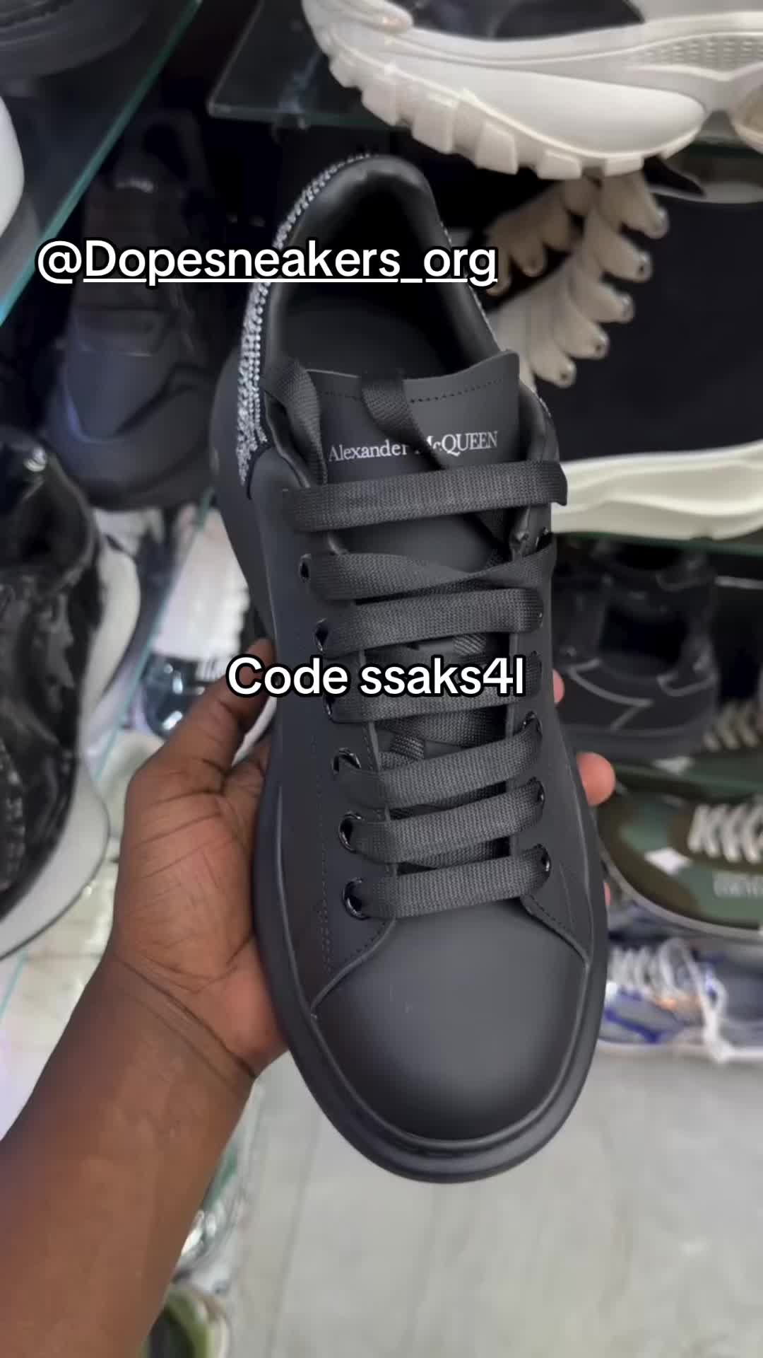 @⃟