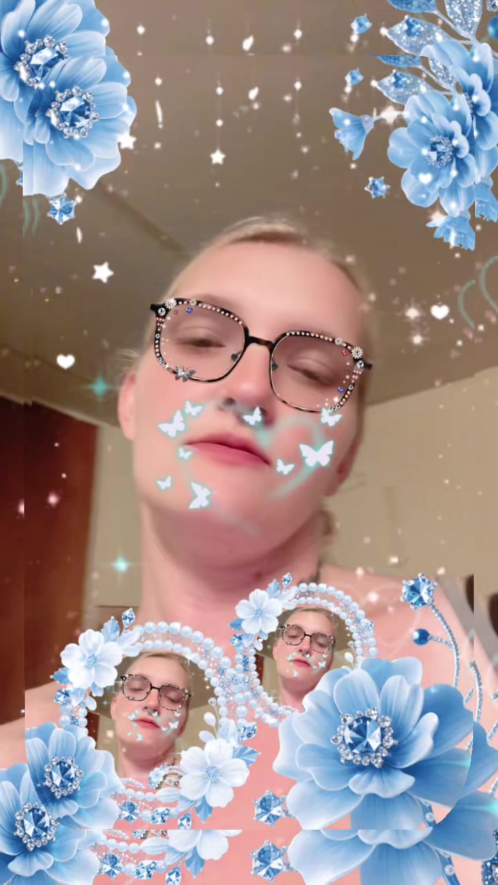 @datgirl_holly_nicholle