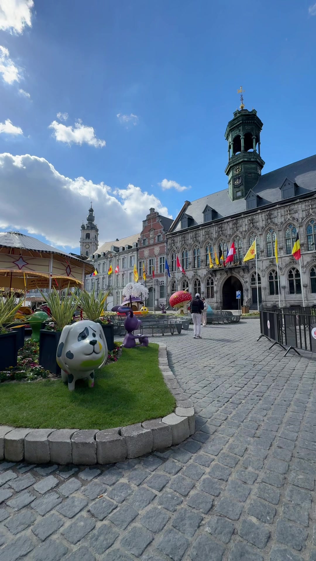 @visitMons