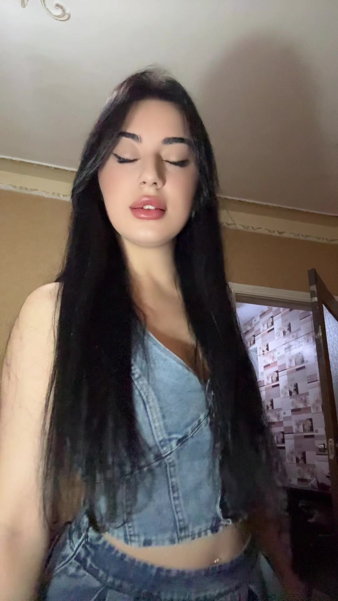 @𝟏𝟏:𝟏𝟏