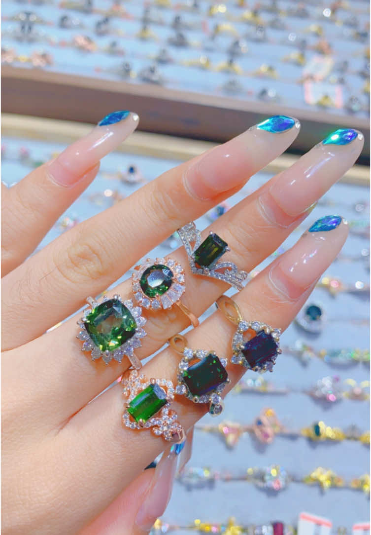 @qqscrystals