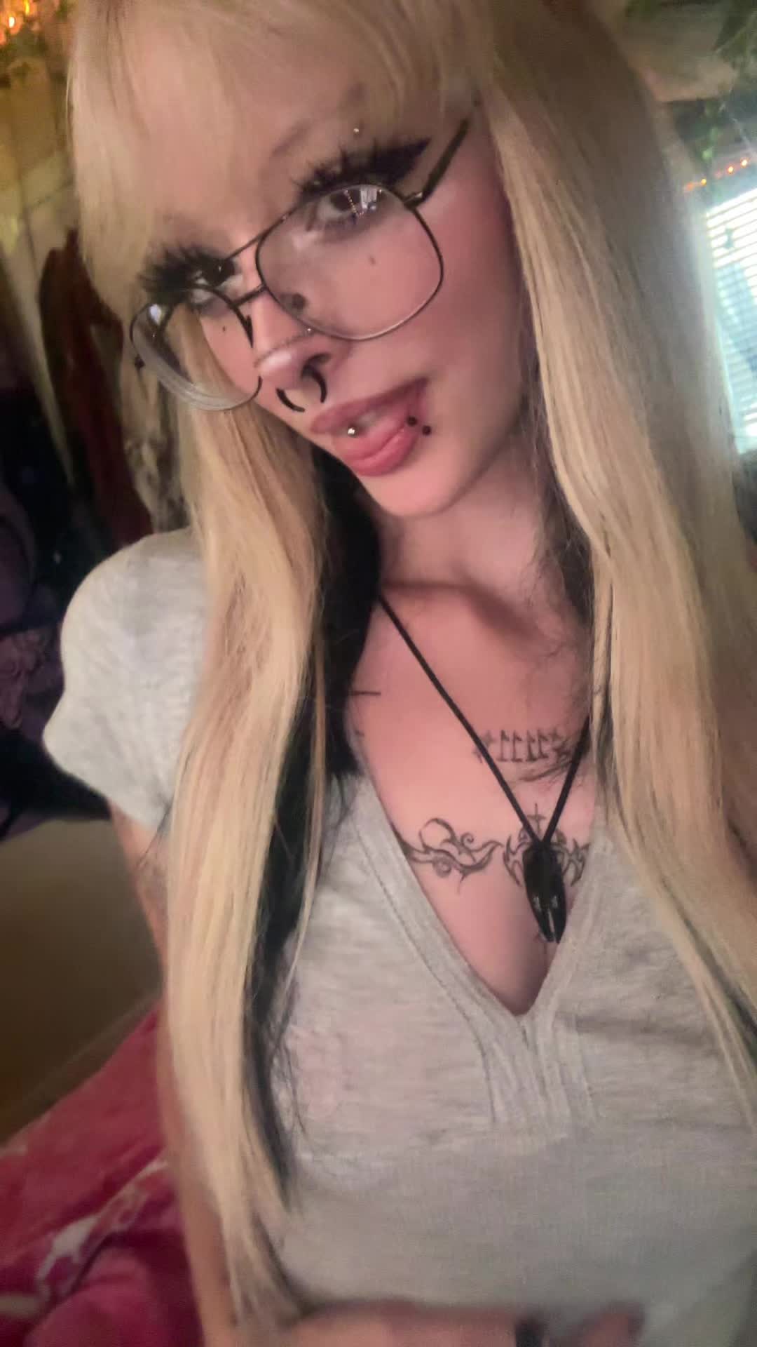 @cαɾlվ ᥫ᭡