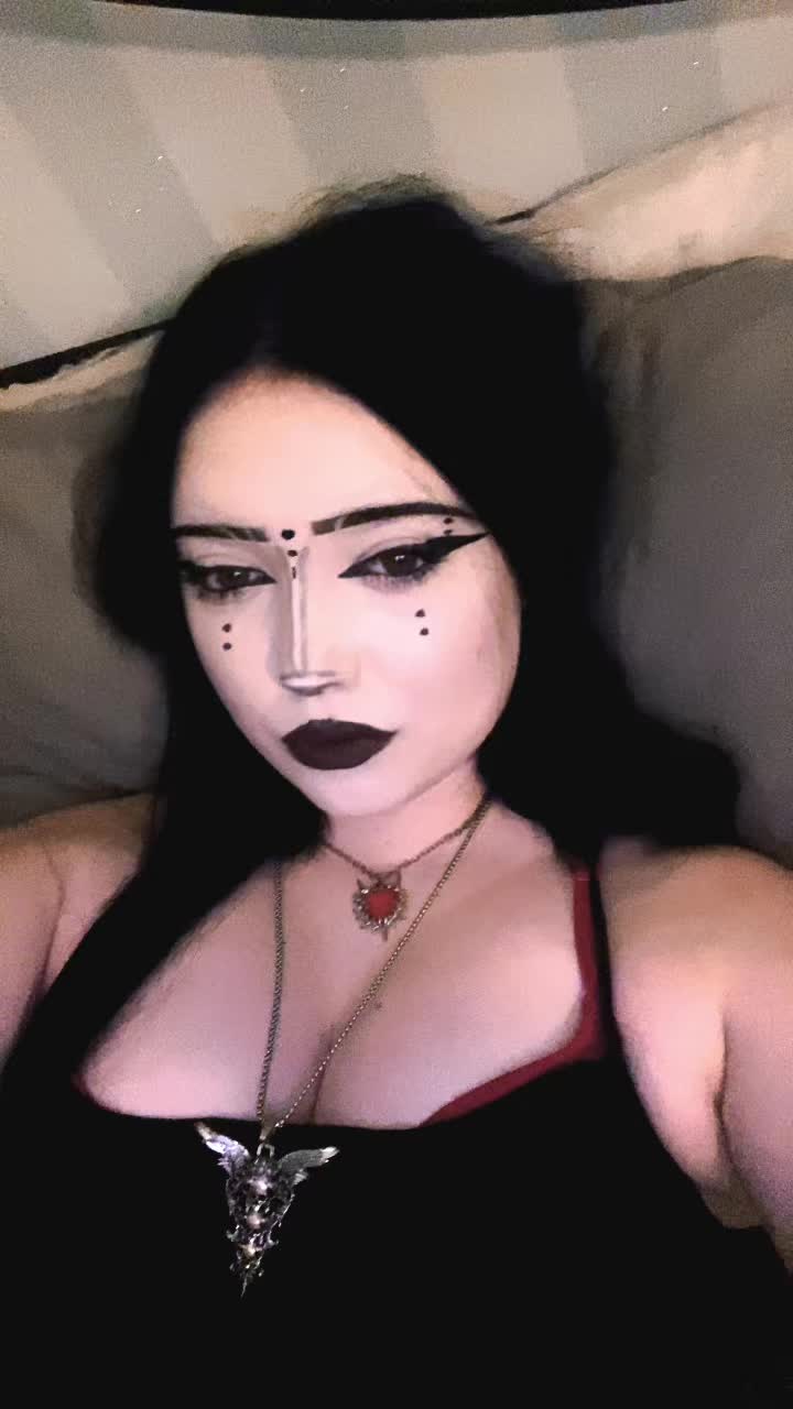 @𝕶𝖊𝖎𝖗𝖆 🧛&zwj;♀️