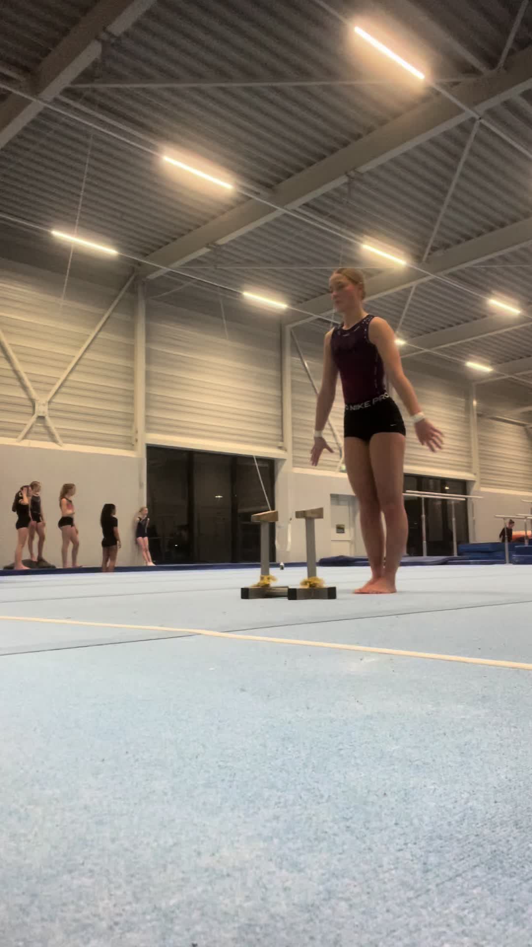 @acro🤸🏼&zwj;♀️