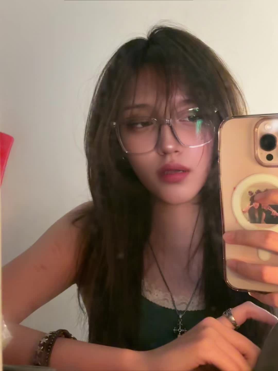 @helenn.