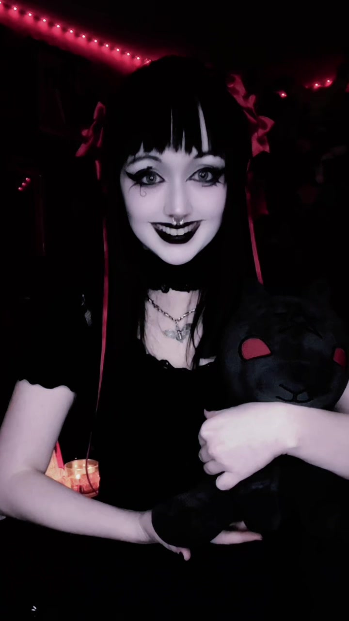 @🦇 𝕳𝖔𝖓𝖊𝖞 𝕭𝖆𝖙 🦇
