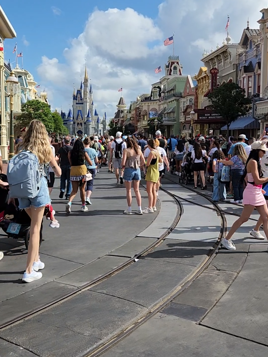 @DisneyDiva
