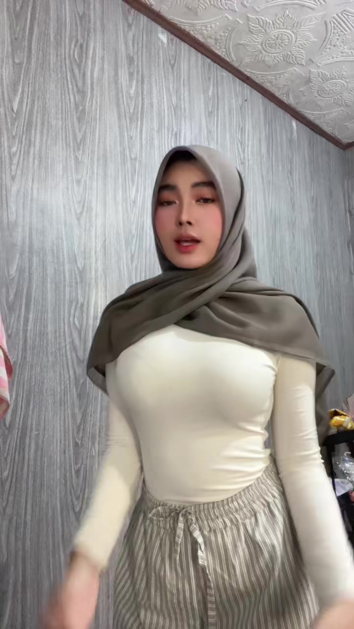 @Vyxelle